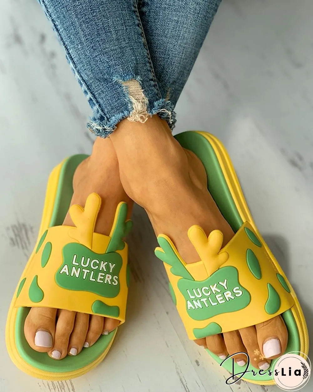 Colorblock Cartoon Letter Pattern Slippers