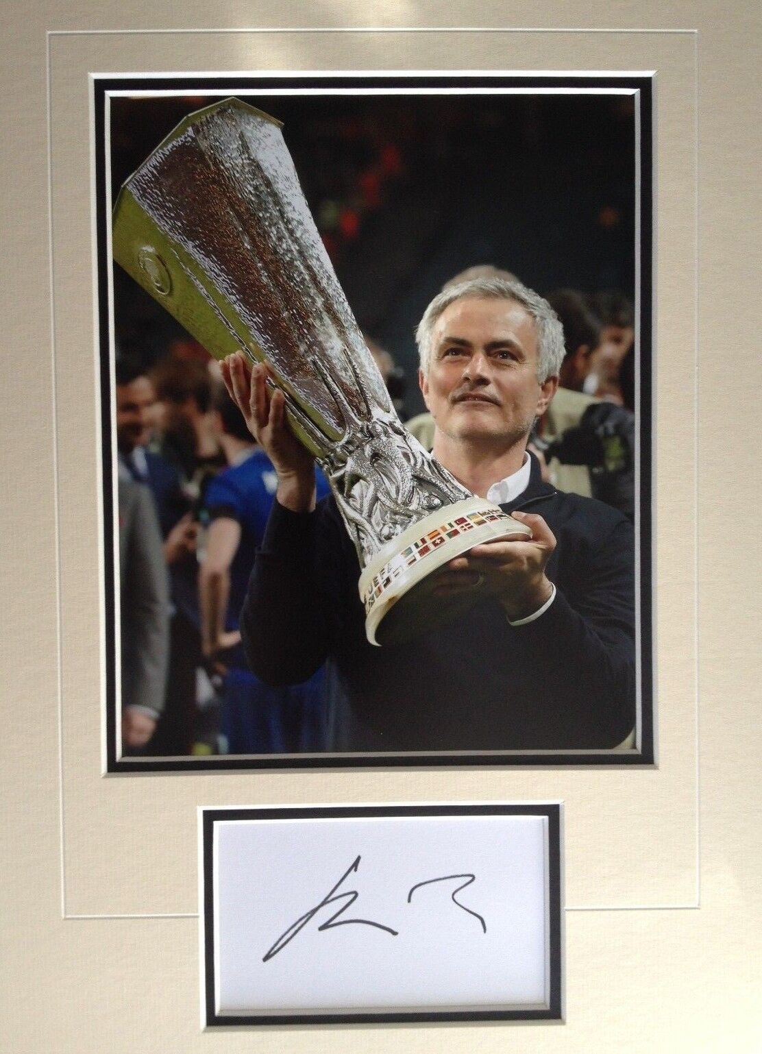 JOSE MOURINHO - MANCHESTER UNITED MANAGER - BRILLIANT SIGNED Photo Poster painting DISPLAY