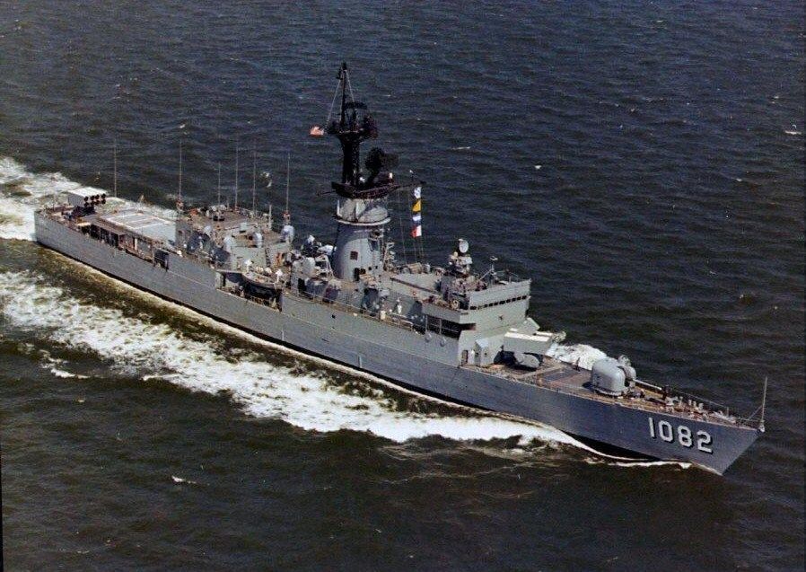 USS ELMER MONTGOMERY 8X10 Photo Poster painting FF-1082 NAVY US USA KNOX FRIGATE SHIP