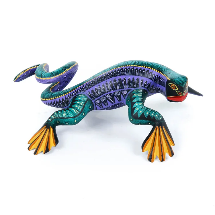 Beautiful Iguana - Oaxacan Alebrije Wood Carving - Nestor Melchor