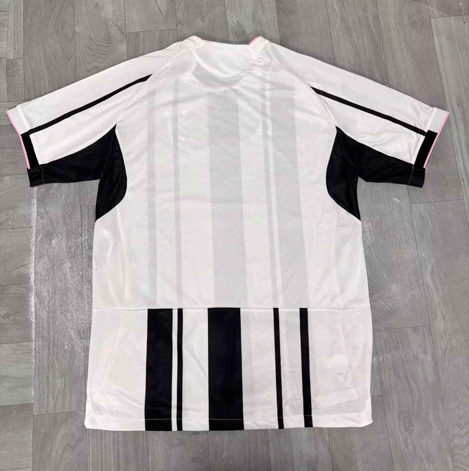 25/26 Juventus Home Player Version Men's Football T-Shirt 1:1 Thai Quality