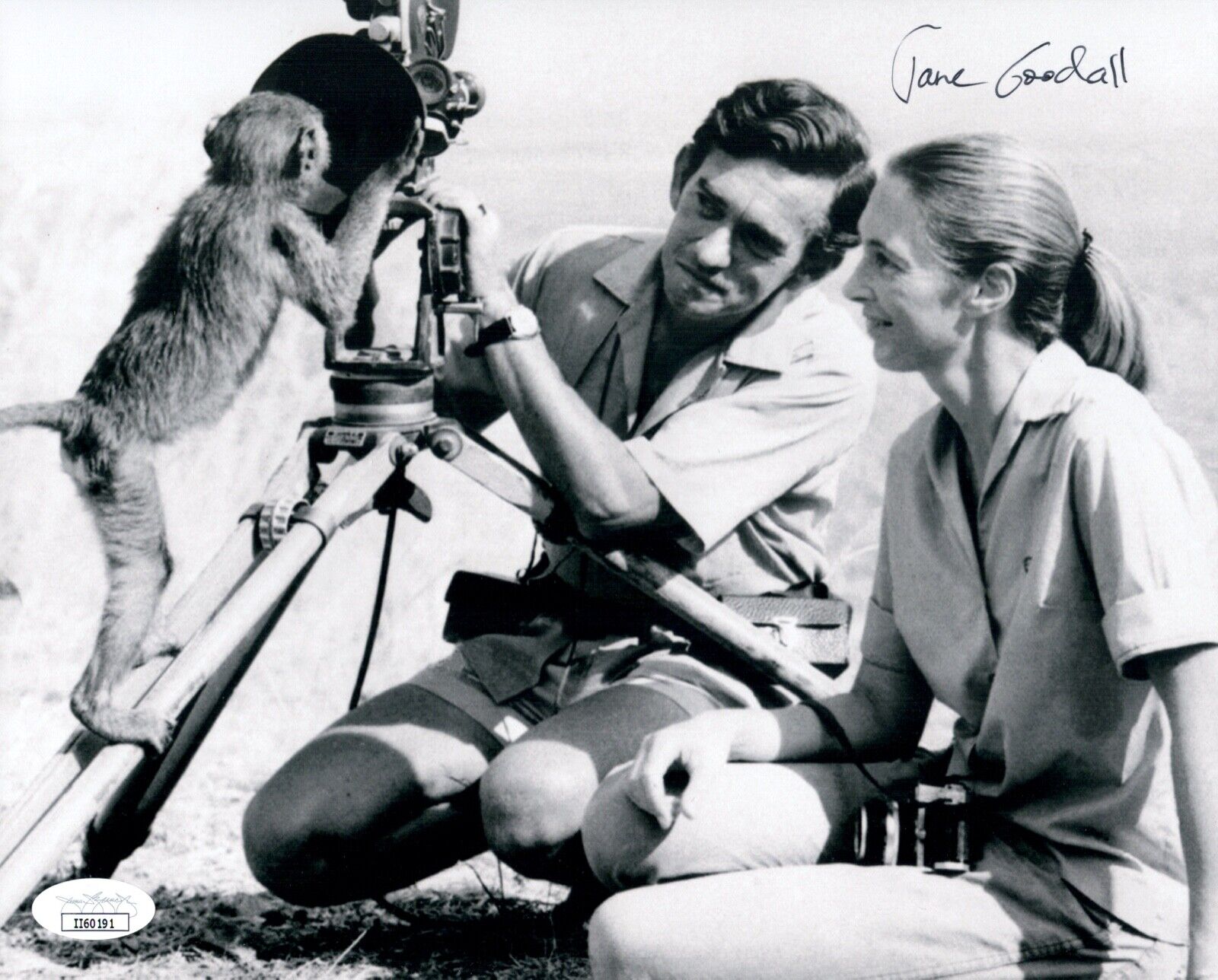 JANE GOODALL Signed ANTHROPOLOGIST CHIMPANZEE 8x10 Photo Poster painting Autograph JSA COA Cert