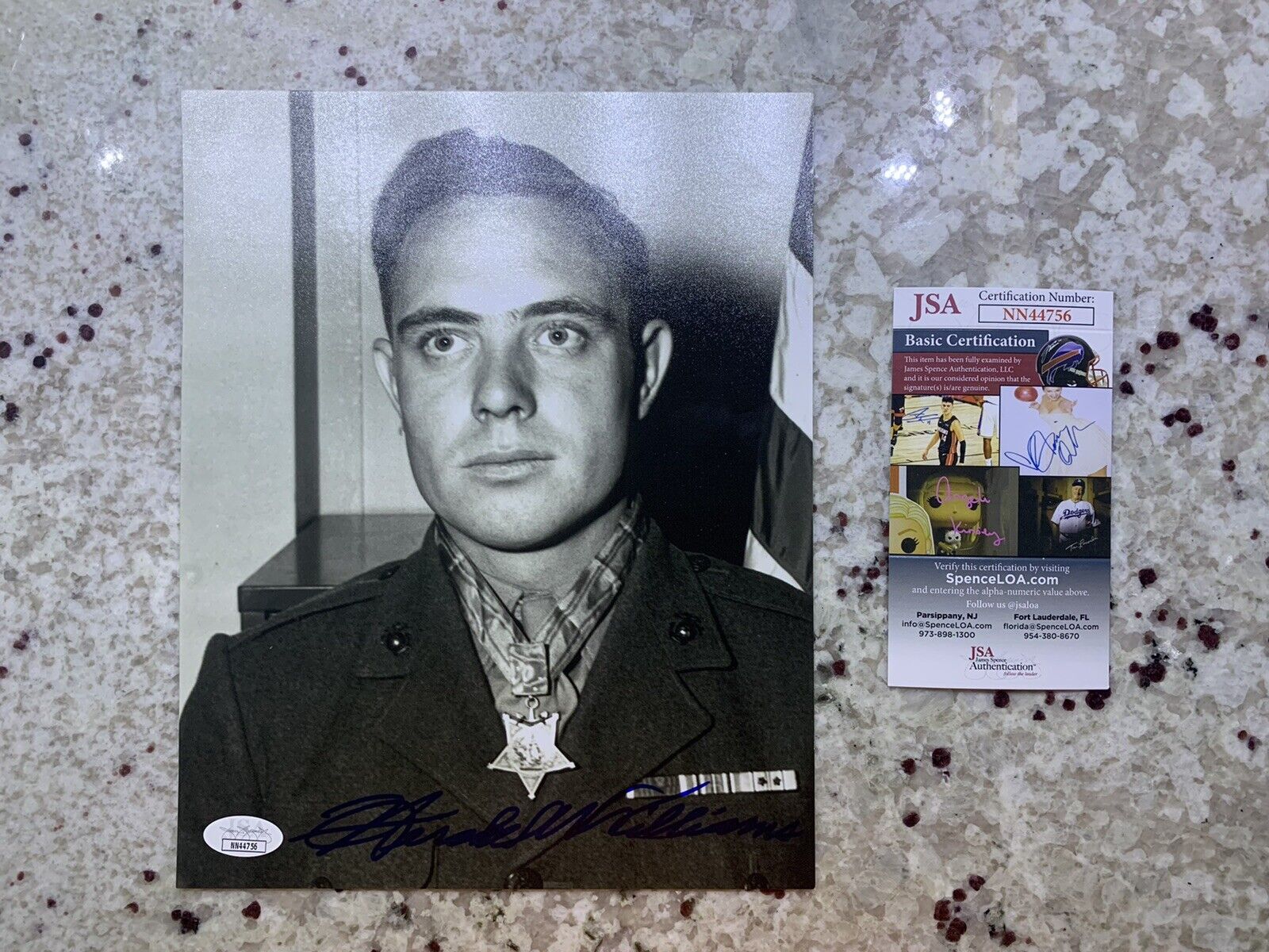 HERSHEL WILLIAMS signed 8x10 Photo Poster painting MEDAL OF HONOR IWO JIMA Autographed JSA COA