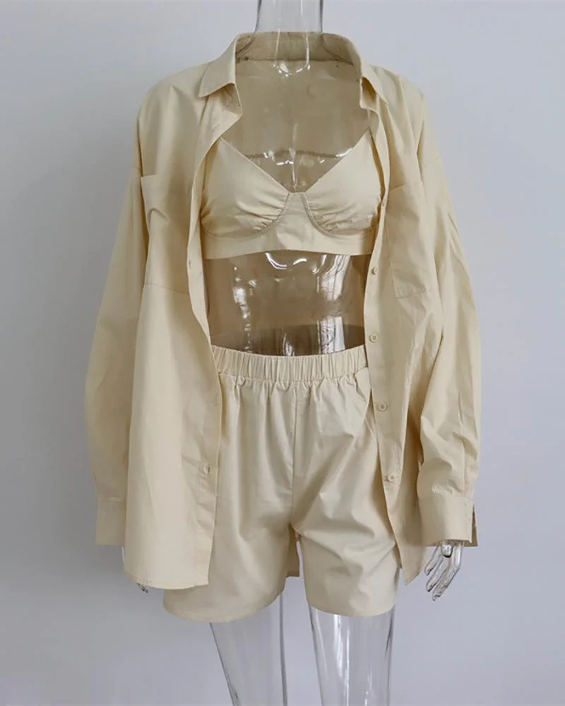 Solid color three-piece suit