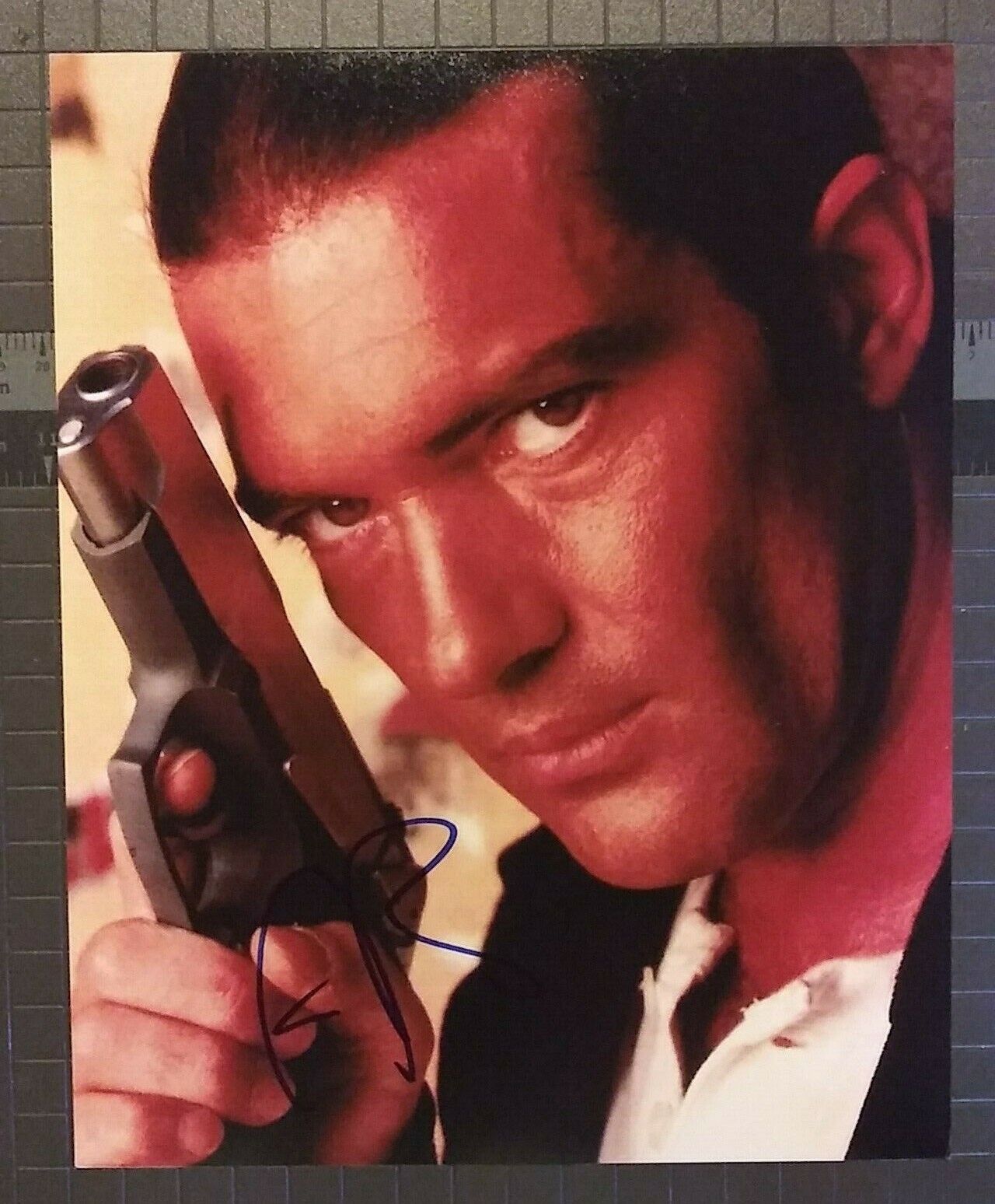 Antonio Banderas signed 8x10