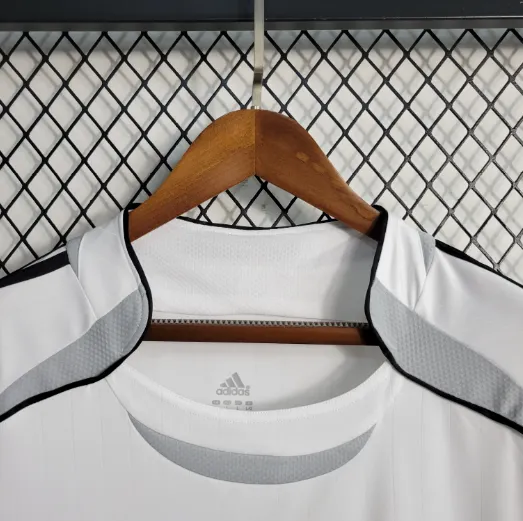 Retro 2006-07 Real Madrid Home Football Shirt