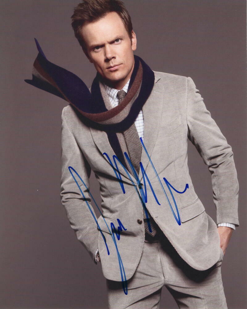 JOEL MCHALE SIGNED AUTOGRAPH 8X10 Photo Poster painting - COMMUNITY STUD, THE SOUP, SPY KIDS