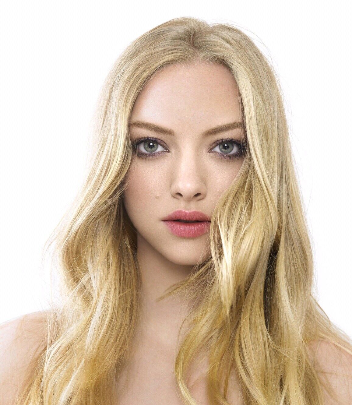 Amanda Seyfried Photo Poster painting 8x10 Celebrity Actress Photo Poster paintinggraph