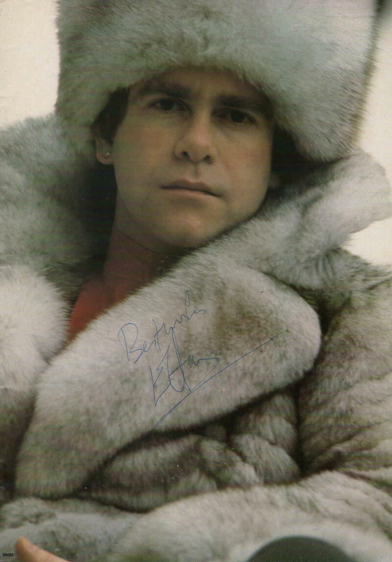 ELTON JOHN SIGNED AUTOGRAPH 8X12 VINTAGE MAGAZINE Photo Poster painting - AWESOME IMAGE BECKETT