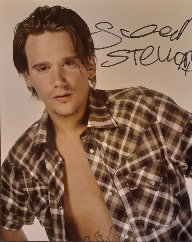 Sean Stewart signed 8x10