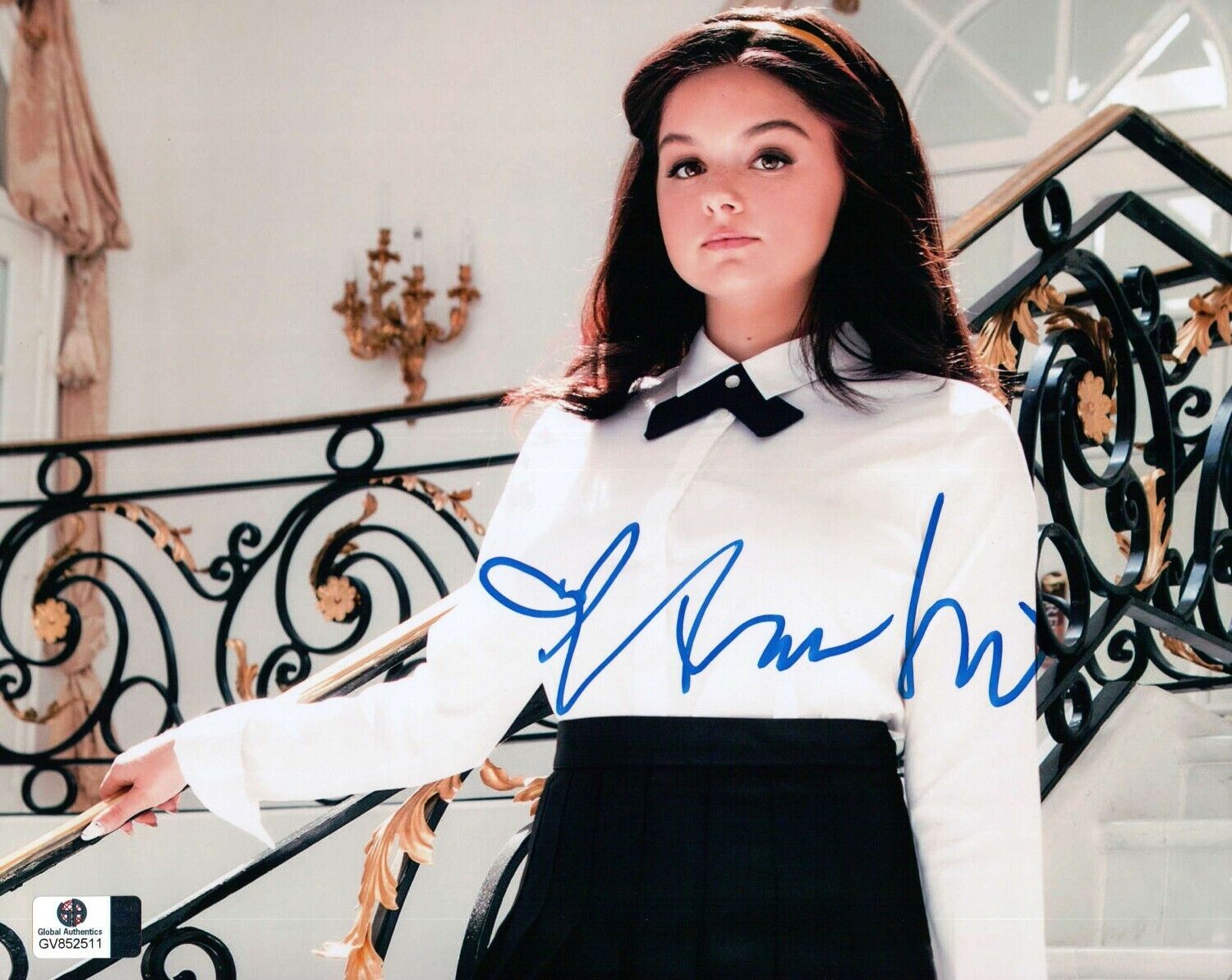 Ariel Winter Signed Autographed 8X10 Photo Poster painting Modern Family Walking Stairs GV852511