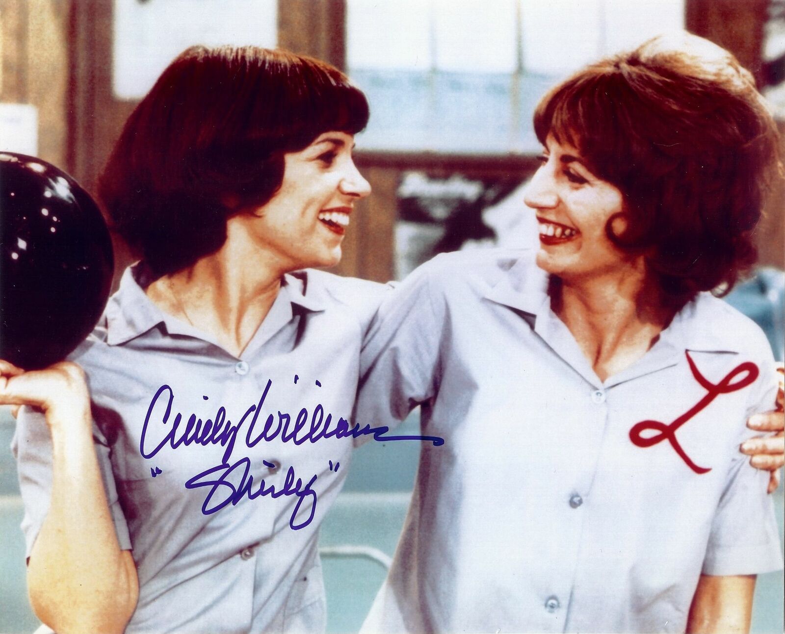 Cindy Williams Signed Autographed 8X10 Photo Poster painting Laverne & Shirley Bowling w/COA