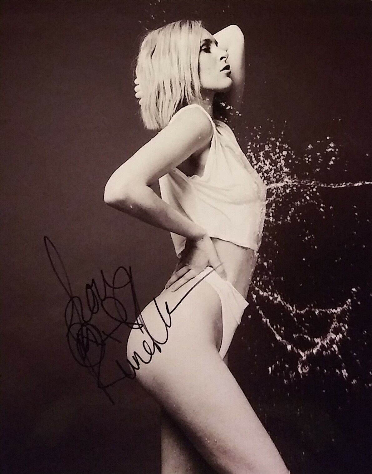 Rumer Willis signed 8x10