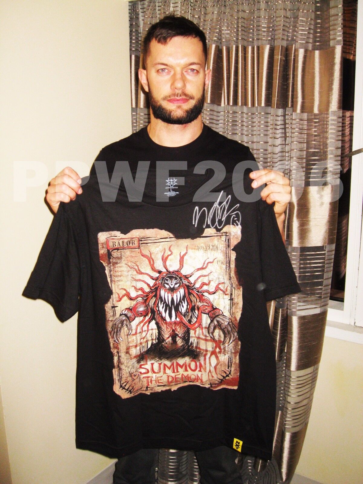 WWE FINN BALOR HAND SIGNED ADULT DEMON T SHIRT WITH EXACT PICTURE PROOF & COA 3