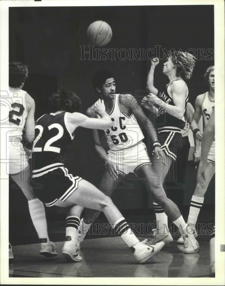 Press Photo Poster painting Basketball Highline's #22 took an offensive charge from #50