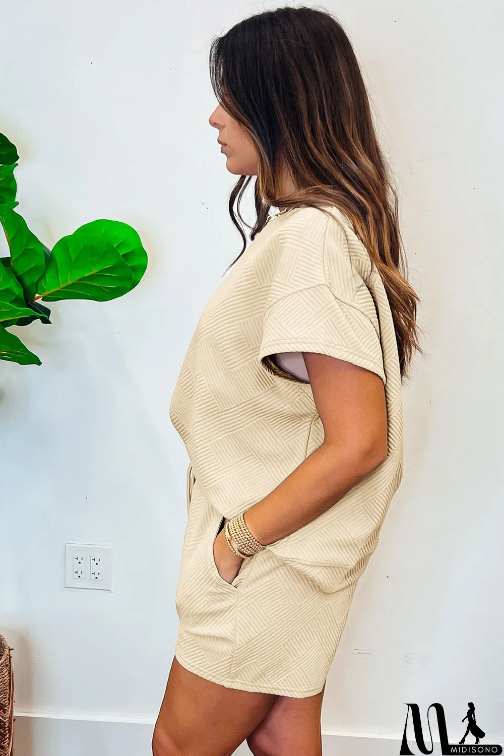 MidiSono - 2Pcs Solid Textured Drawstring Shorts Set