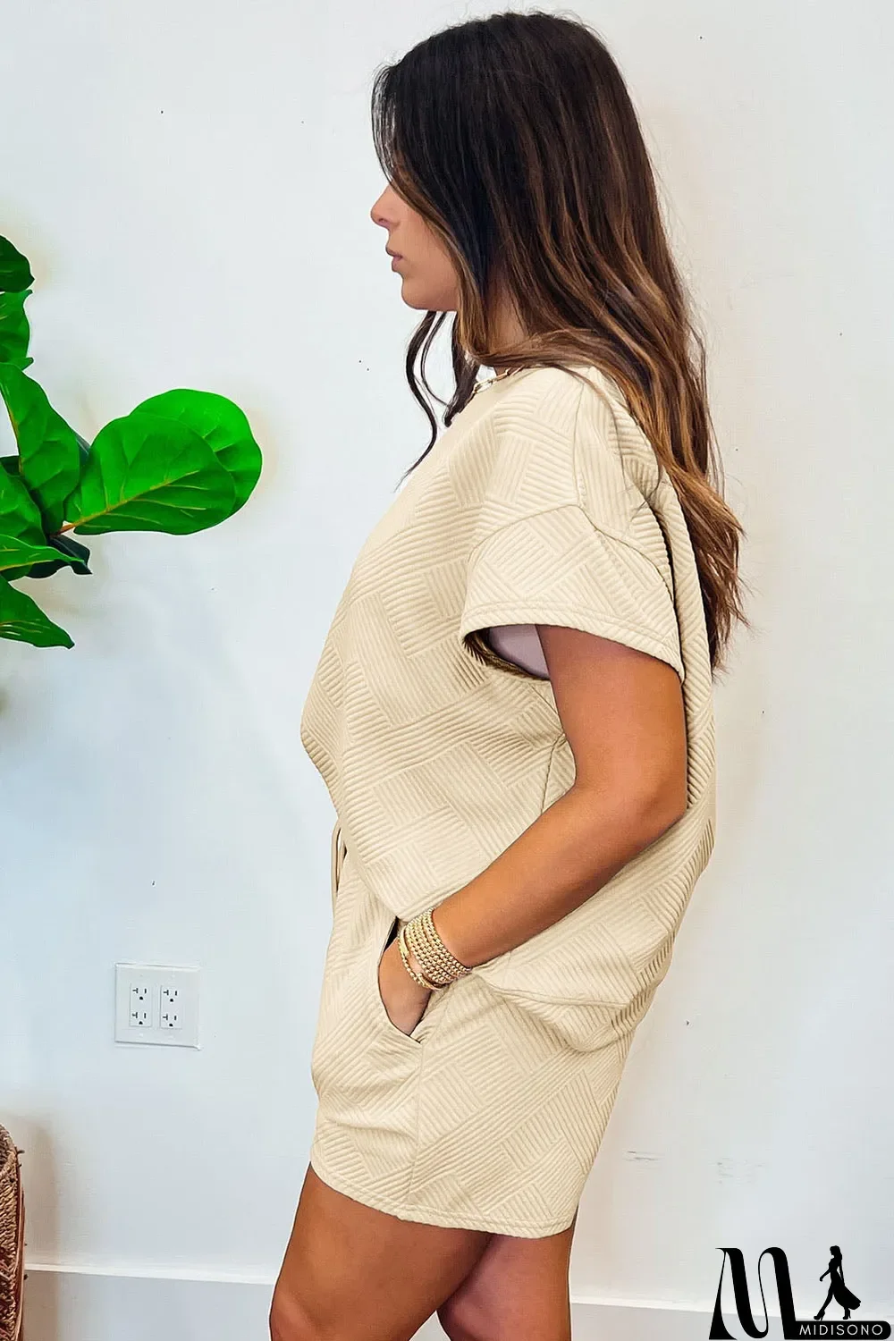 MidiSono - 2Pcs Solid Textured Drawstring Shorts Set