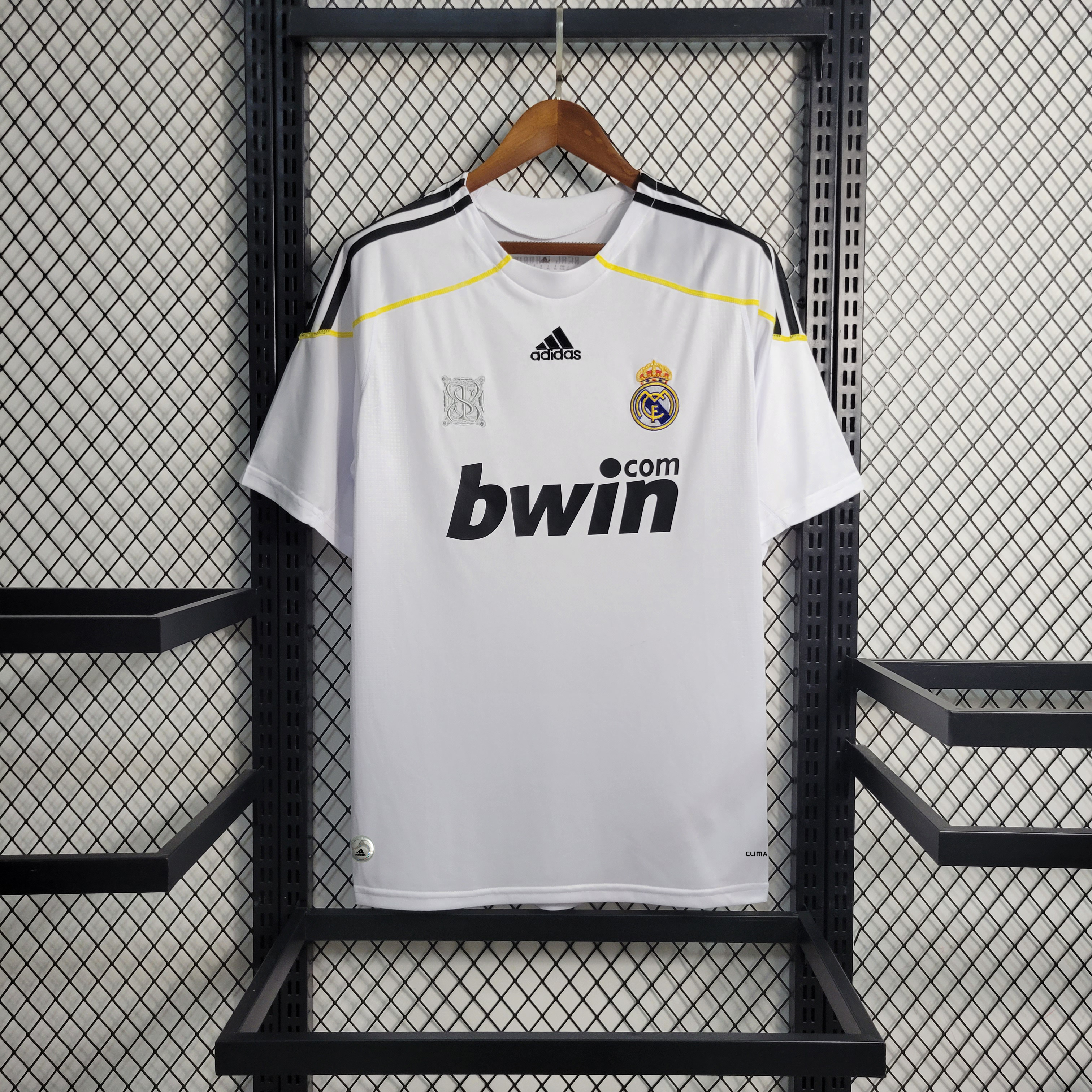 Retro Real Madrid 09-10 Home Stadium Jersey