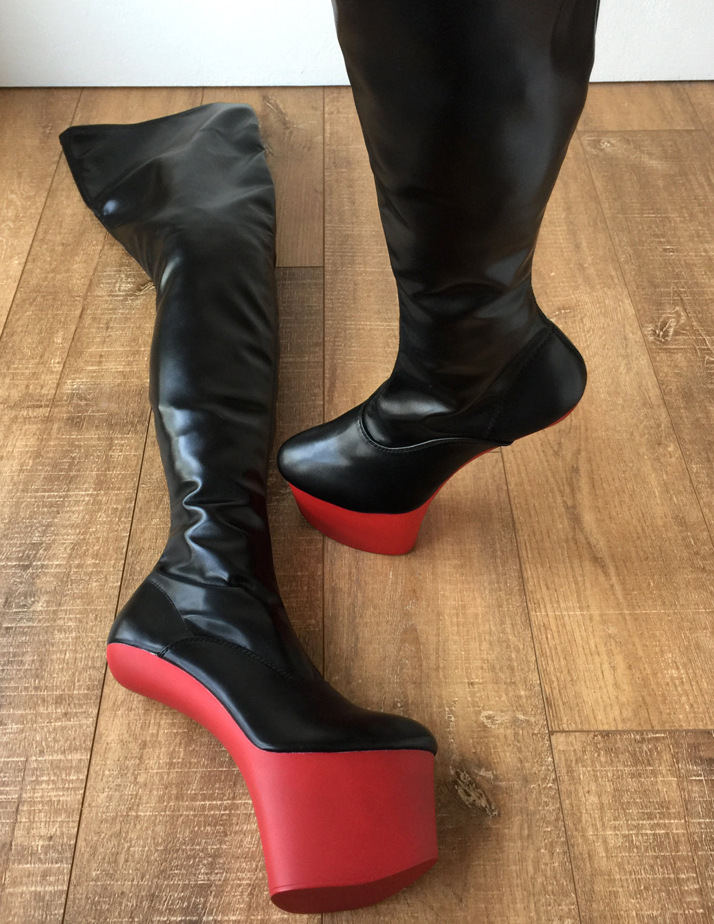 TAAFO JAM Light Hoof Heelless Crotch Boot Vegan Leather Black Red Matte