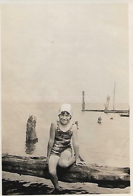 JSnapshot SMALL FOUND Photo Poster paintingGRAPH bw A DAY AT THE BEACH Original Portrait 19 40 L