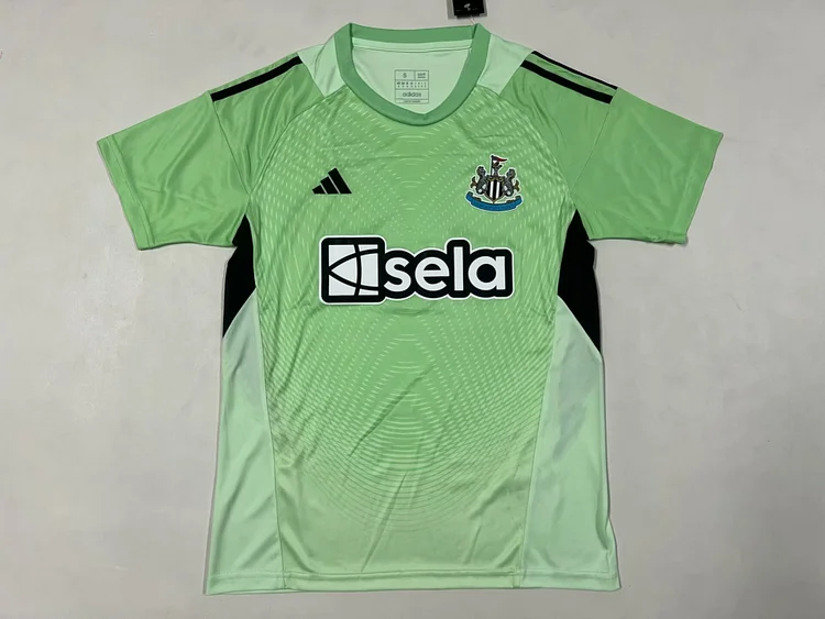 25/26 Newcastle United Goalkeeper Fan Edition