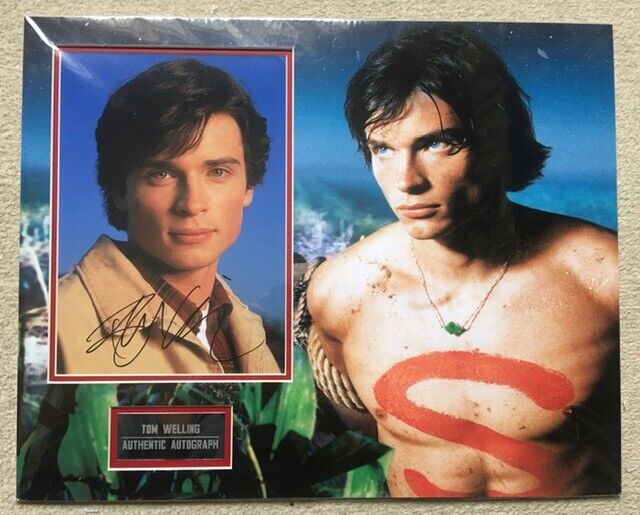 TOM WELLING SIGNED SMALLVILLE Photo Poster painting MOUNT UACC REG 242