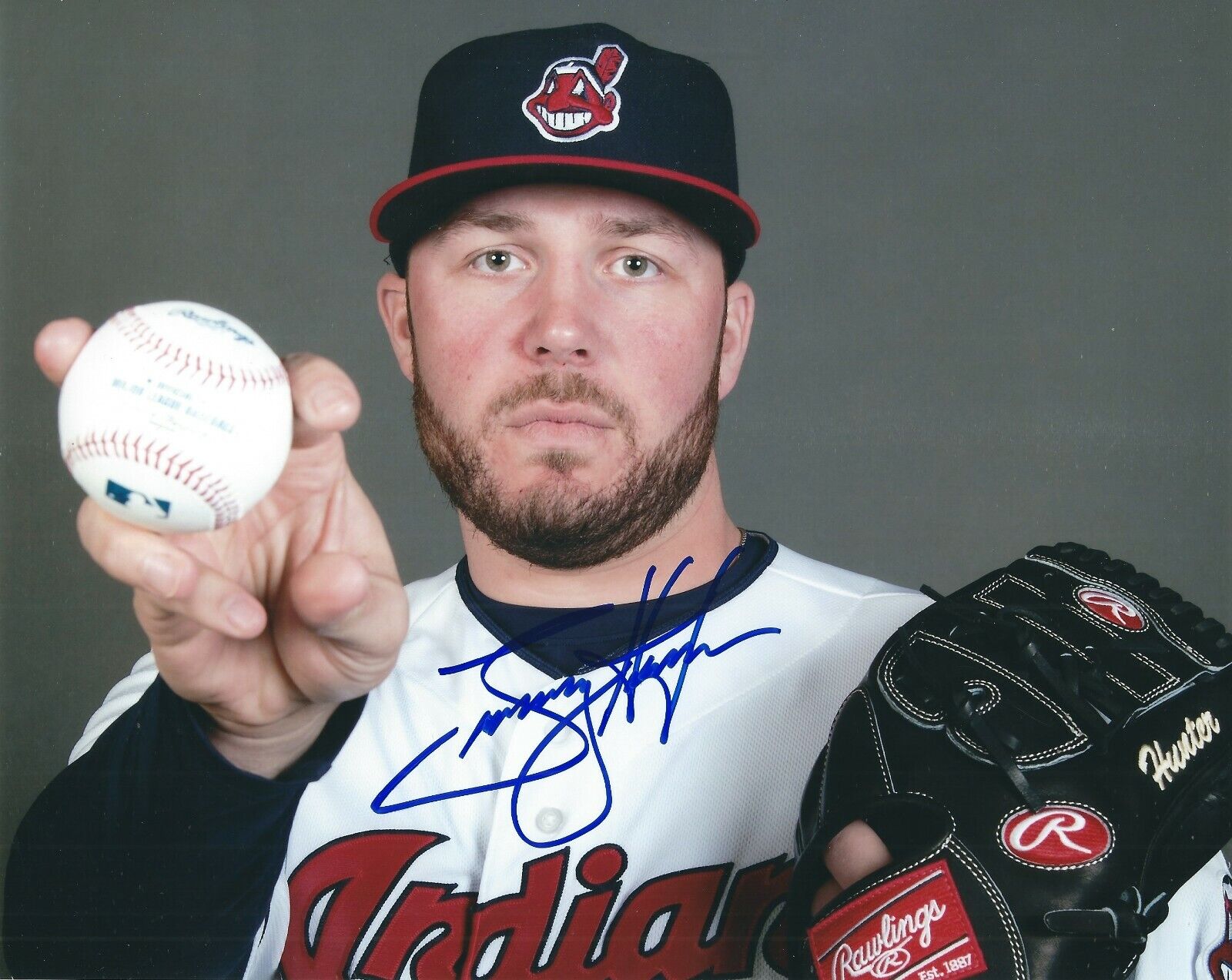 Signed 8x10 TOMMY HUNTER Cleveland Indians Autographed Photo Poster painting- COA