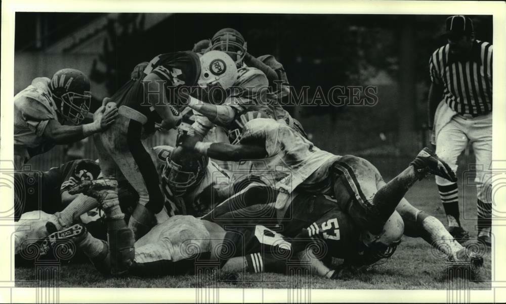 Press Photo Poster painting College football action, Rensselaer Polytechnic Institute, New York