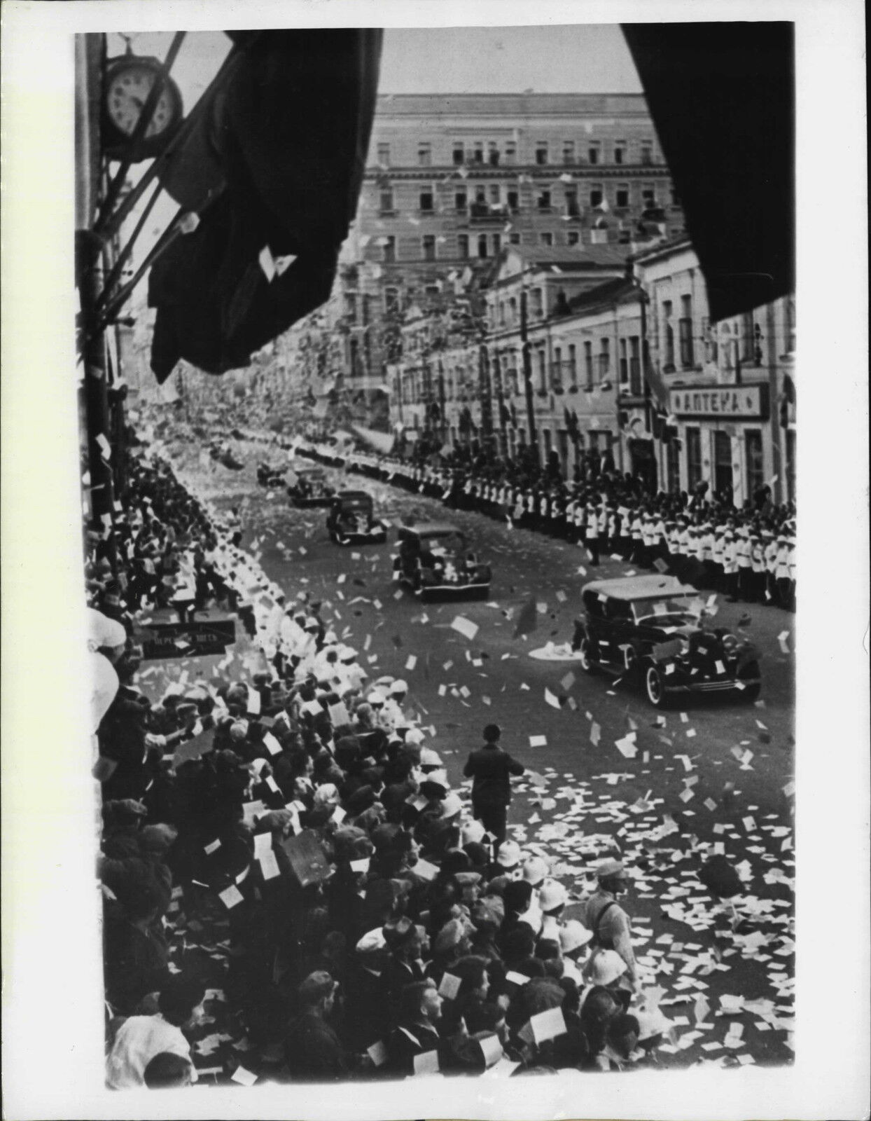 1937 Soviet Trans-Polar Pilots Moscow Ticker Tape Parade, Press Photo Poster painting