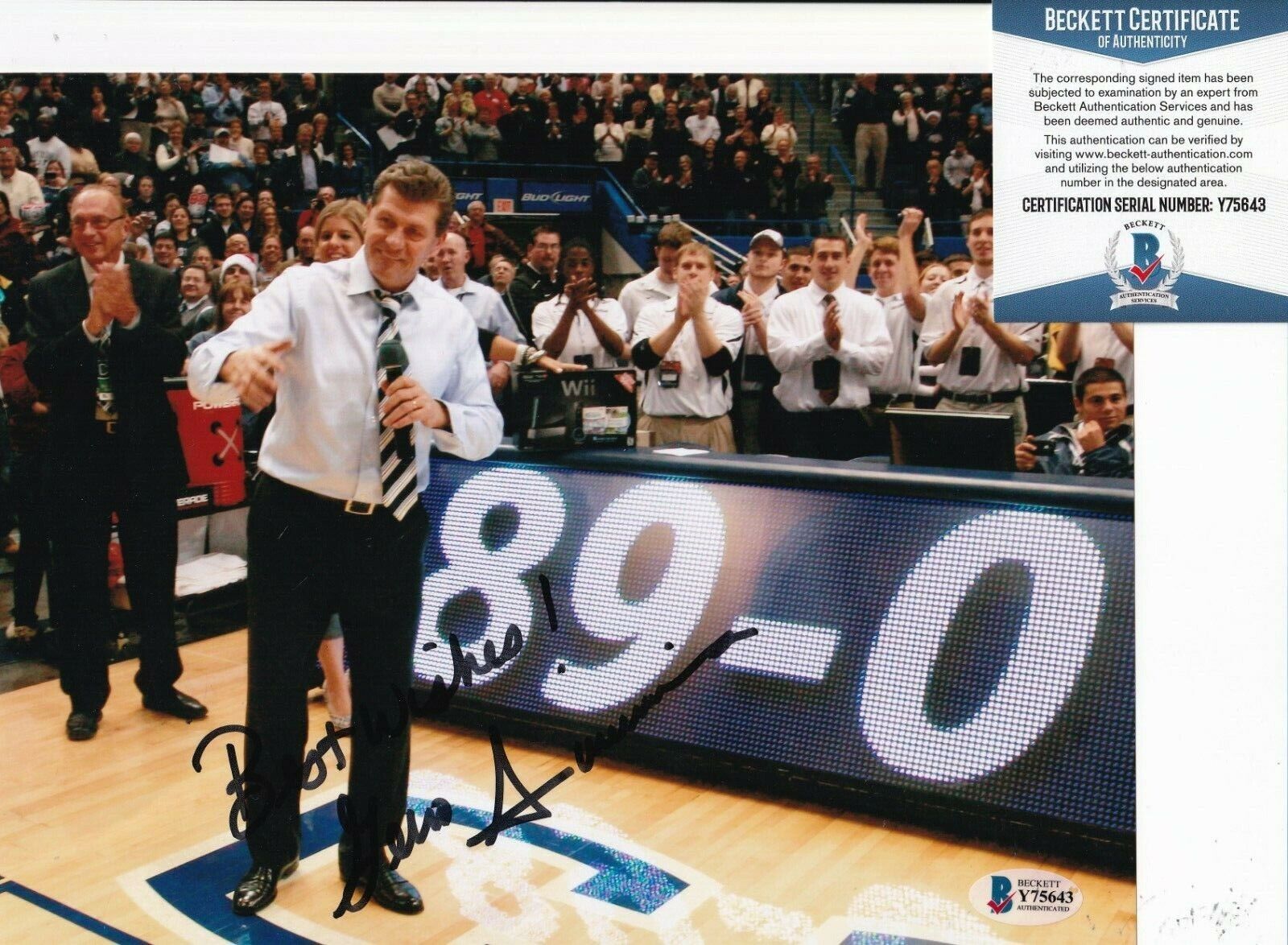 GENO AURIEMMA signed (U-CONN HUSKIES) Basketball 8X10 Photo Poster painting BECKETT BAS Y75643