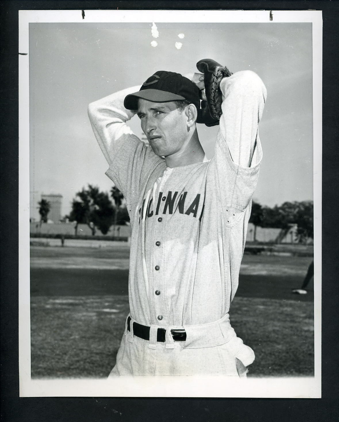 Ewell Blackwell pitching pose circa 1940's Press Photo Poster painting Cincinnati Reds