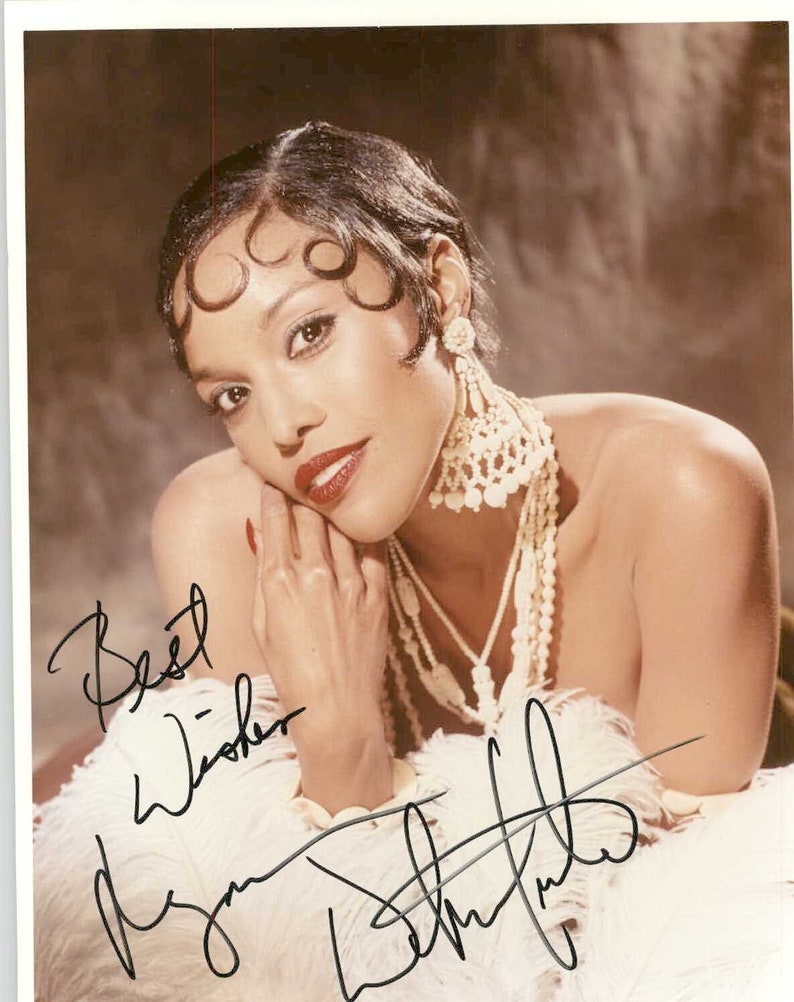 Lynn Whitfield Signed Autographed Glossy 8x10 Photo Poster painting - COA Matching Holograms