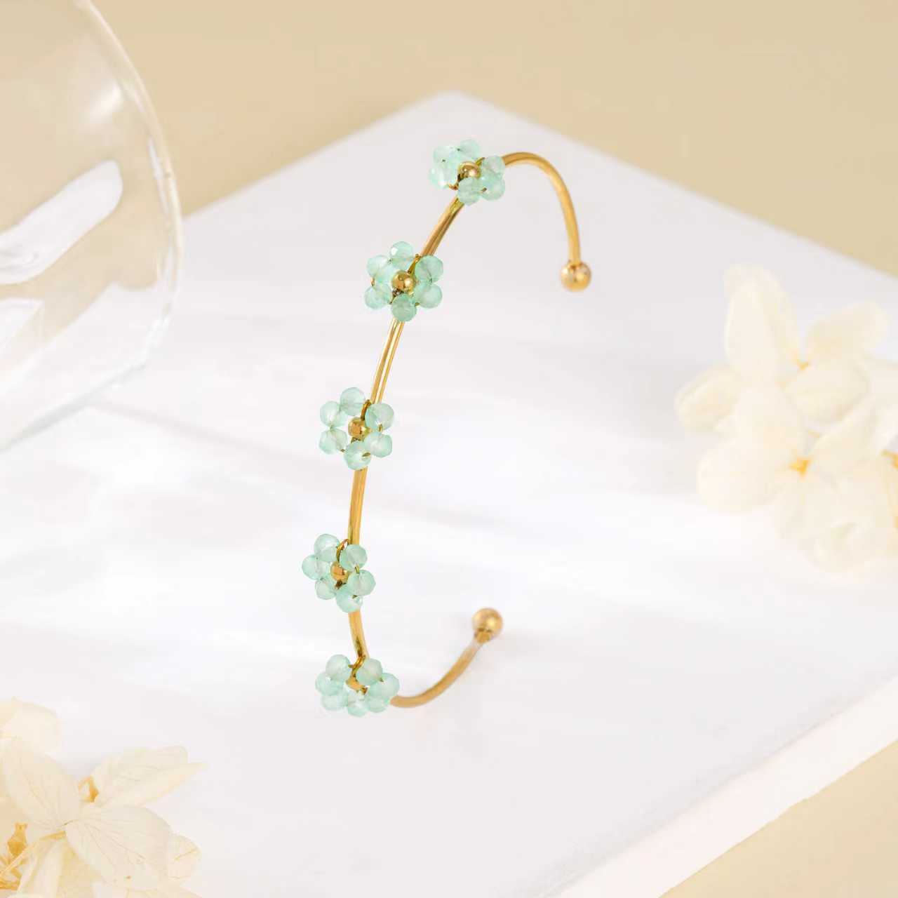 European and American style titanium steel bracelet colorfast open stainless steel cute floral design light luxury high-end jewelry