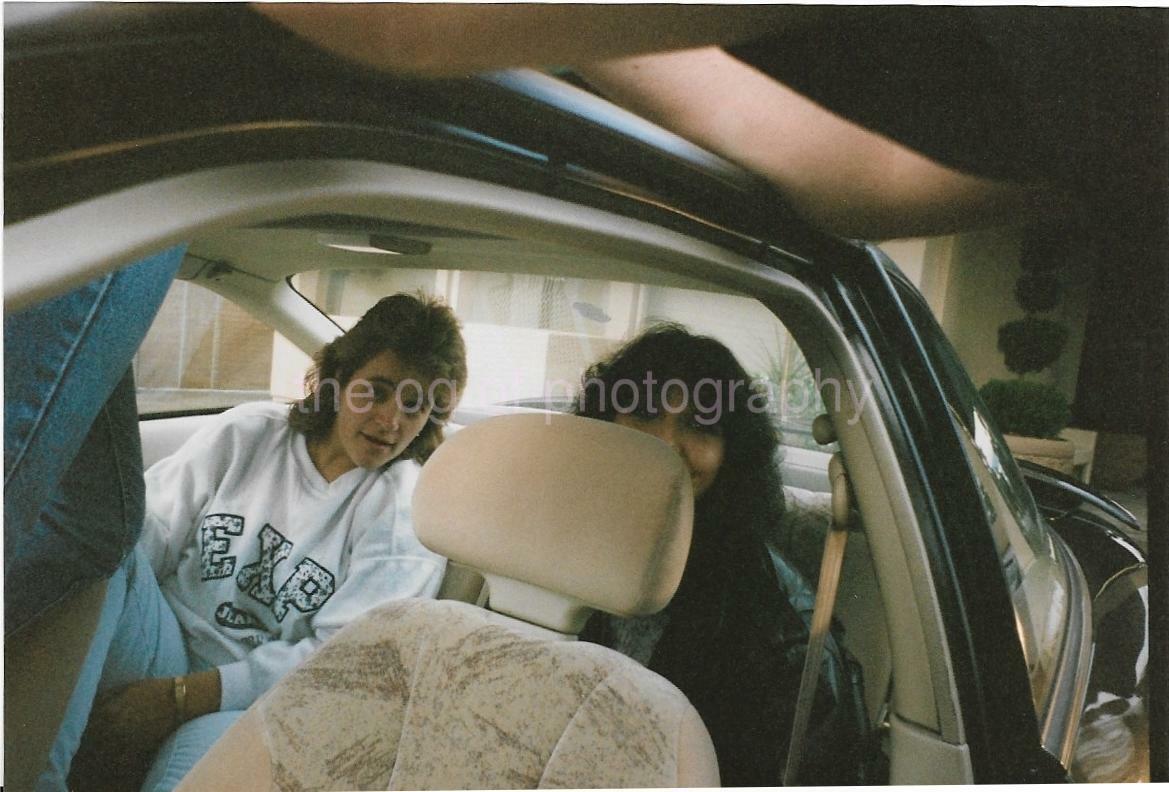 BACKSEAT GIRLS Women FOUND Photo Poster painting ColorOriginal Snapshot 02 23 G