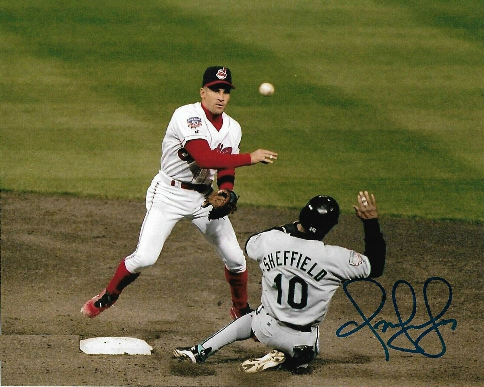 Omar Vizquel Autographed Signed 8x10 Photo Poster painting ( Indians ) REPRINT