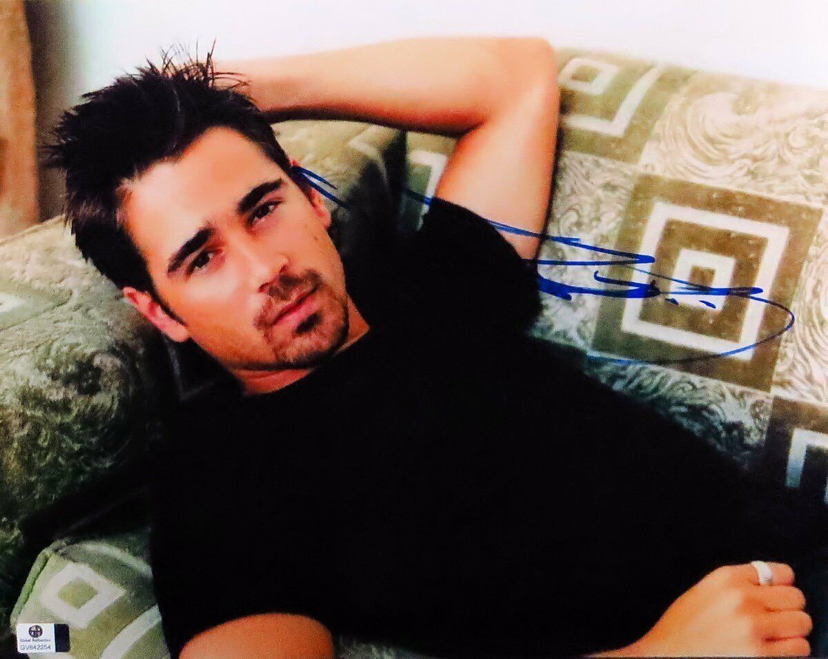 Colin Farrell Signed Autographed 11X14 Photo Poster painting Sexy Handsome on Couch GV842254