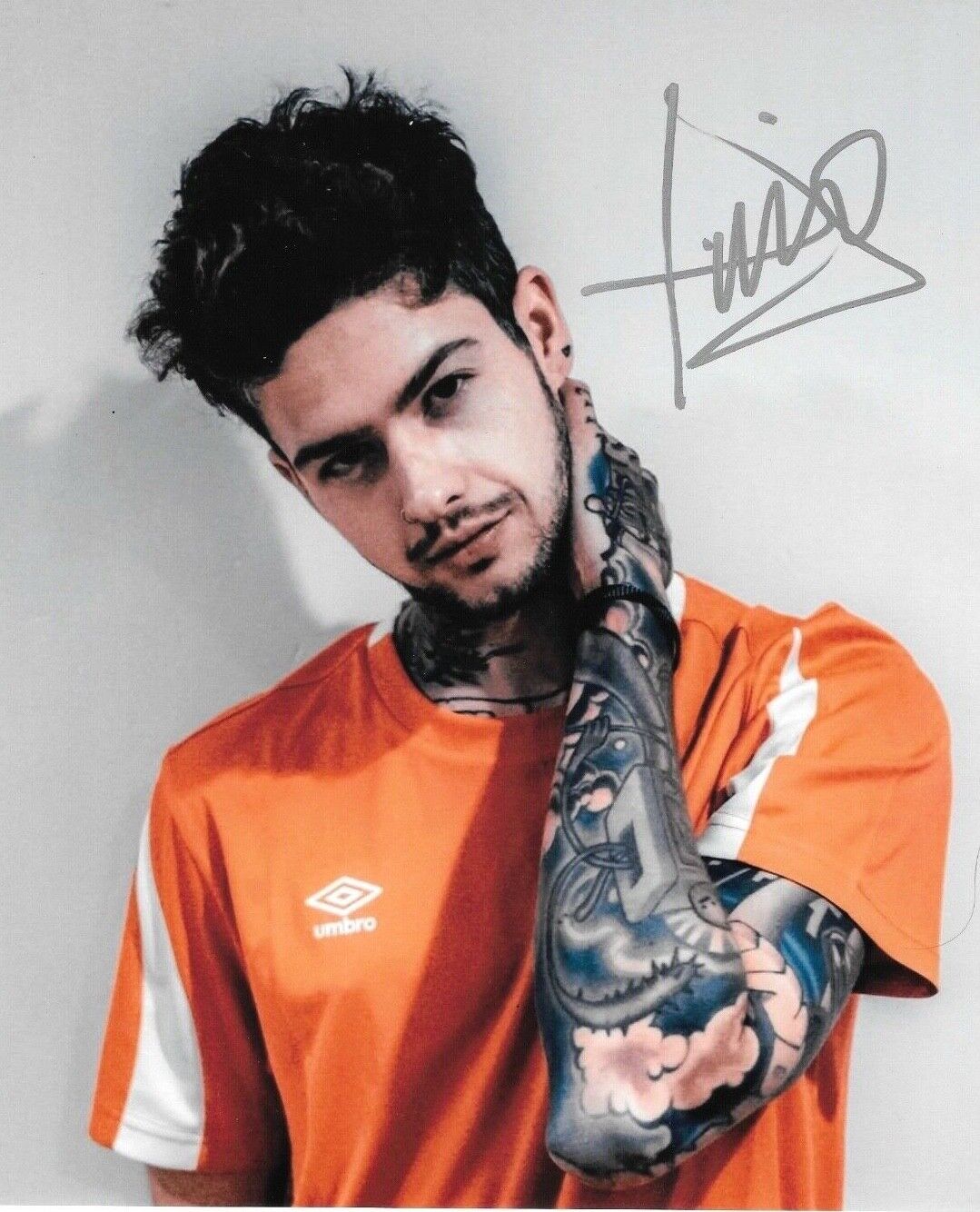 * TRAVIS MILLS * signed 8x10 Photo Poster painting * GIRLFRIENDS * T-MILLS * 1