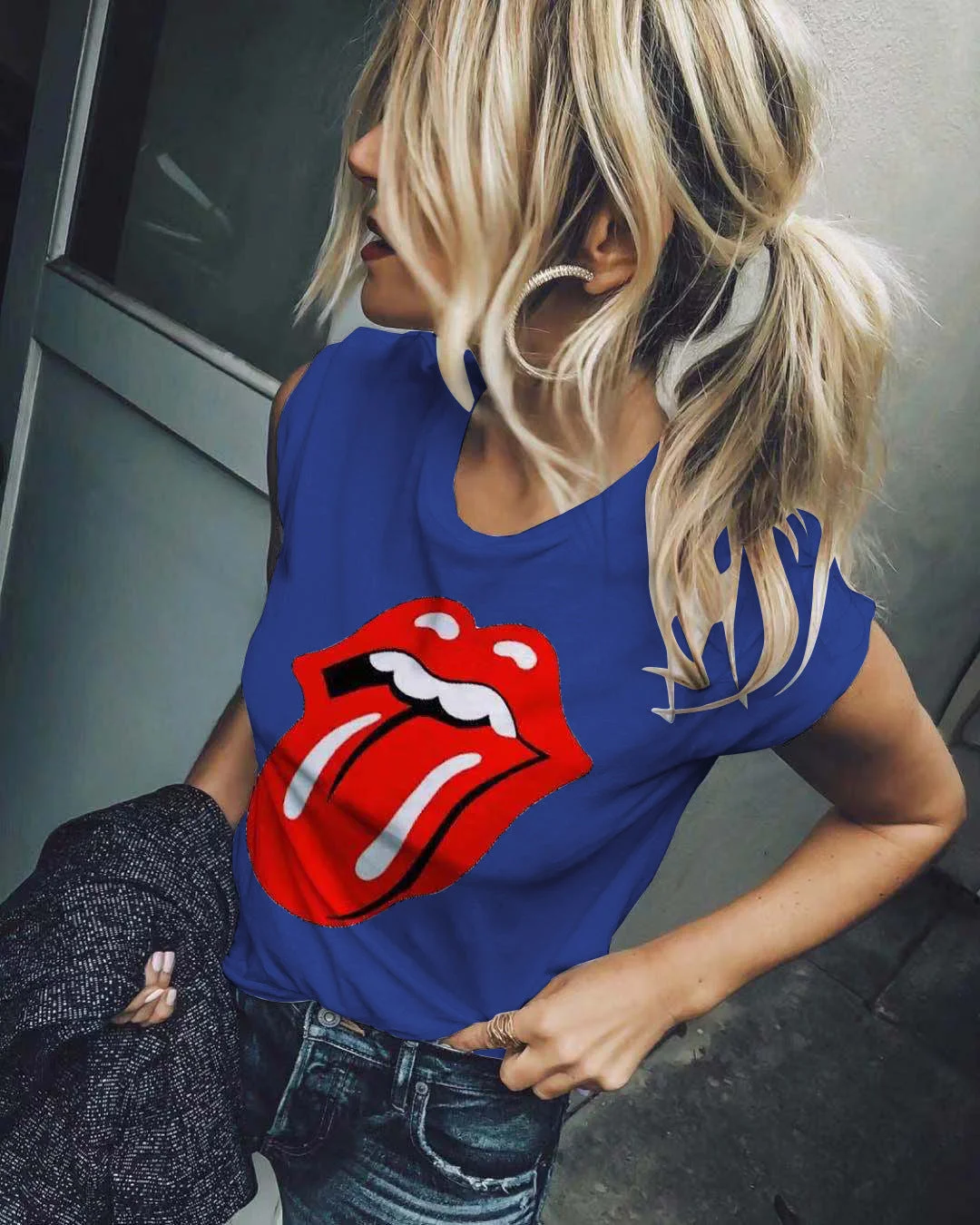 Short sleeve T-shirt with lips and tongue print