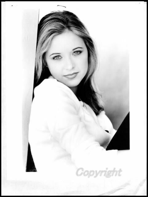 Christine Lakin - 8x10 Headshot Photo Poster painting w/resume - Hollywood Darlings - Family Guy