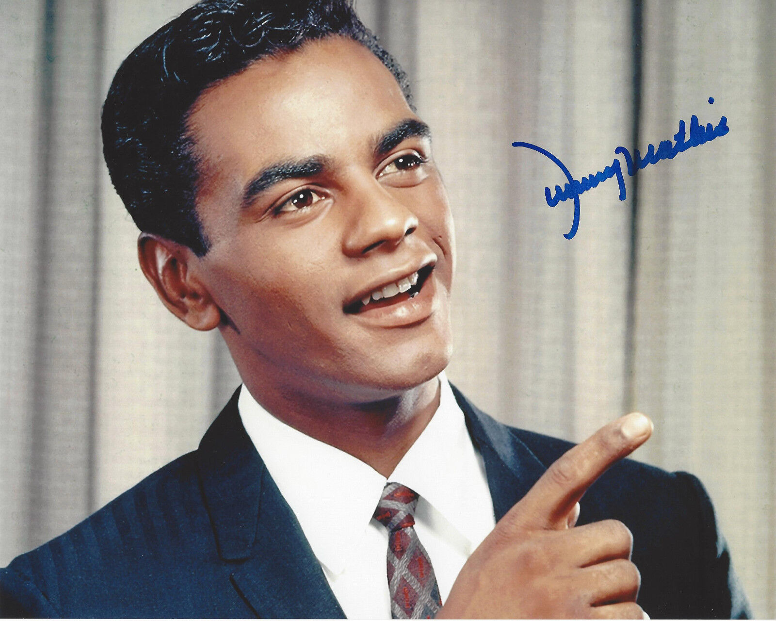 SINGER JOHNNY MATHIS SIGNED AUTHENTIC 8X10 Photo Poster painting D w/COA LEGENDARY CROONER PROOF