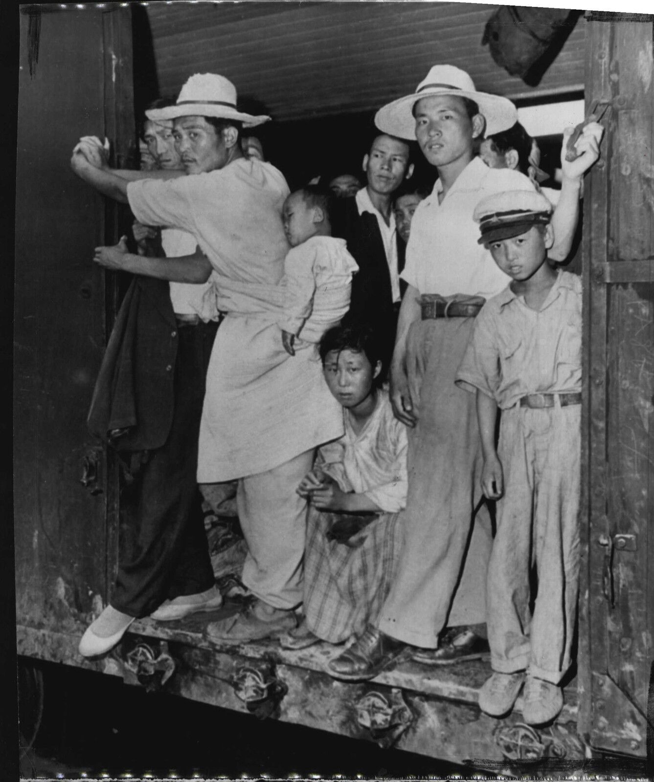 Korean Refugees Standing Room Only in the Railcars 1950 Press Photo Poster painting