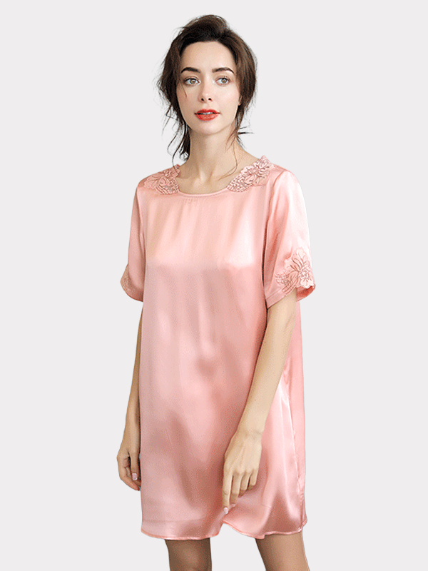 19 MOMME Robe de nuit en soie à dentelle florale rose à manches courtes rose- SOIE PLUS