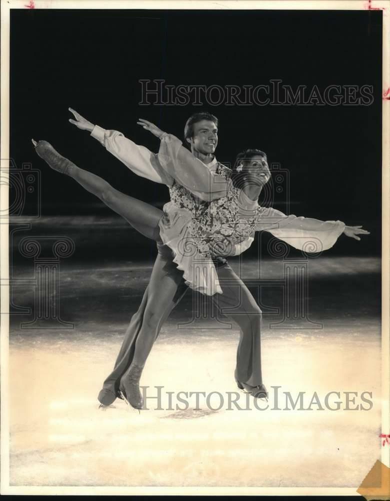 Press Photo Poster painting Ice Capades Skaters Gail Hamula and Frank Sweiding at Performance