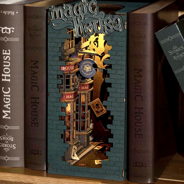 Hogsmeade, Diagon Alley Book Nook kit