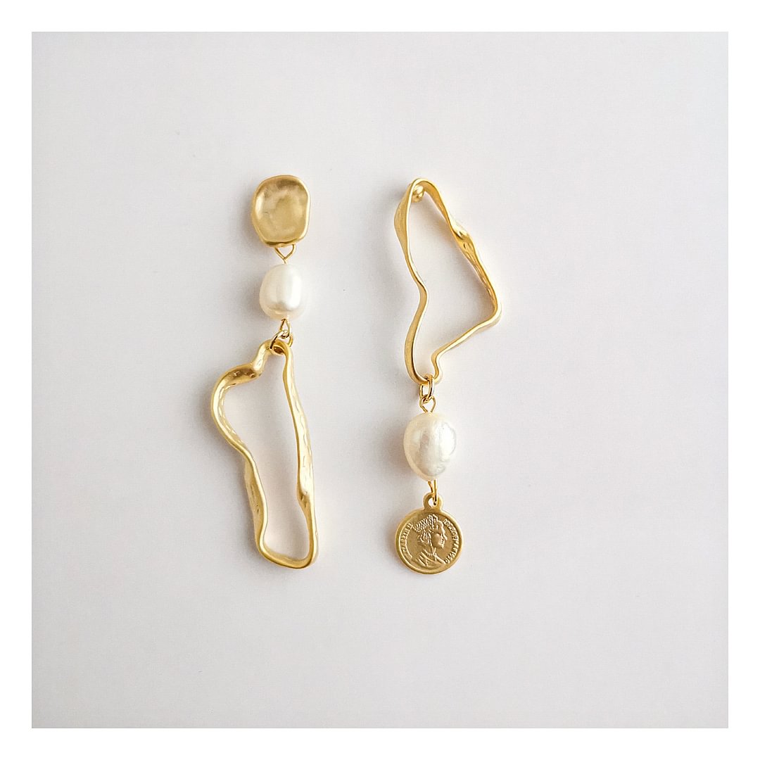 Retro Portrait Grind Arenaceous Gold Earrings