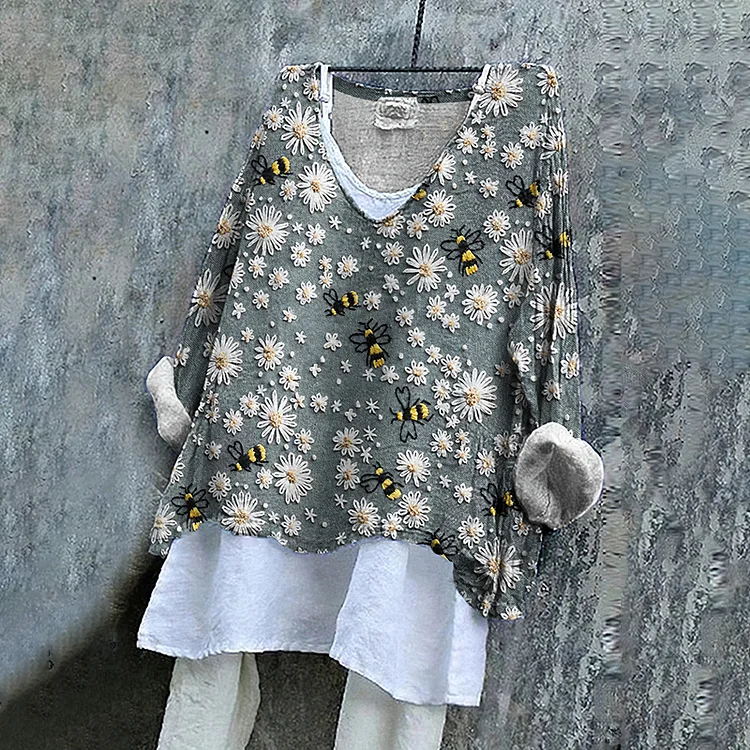 Daisy Bee Print V-Neck Loose Blouse
