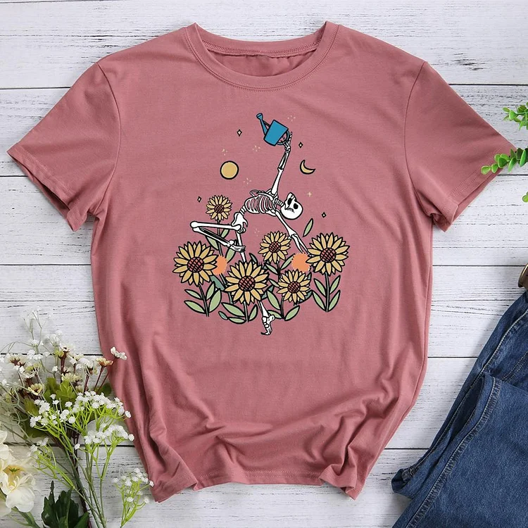 Garden Makes Me Feel Alive Round Neck T-shirt