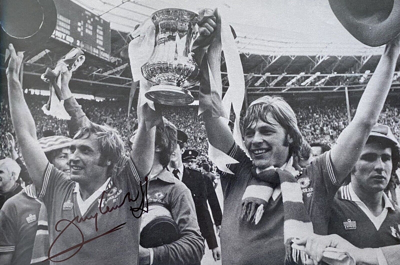 Jimmy Greenhoff Genuine Hand Signed Manchester United 12x8 Photo Poster painting 2