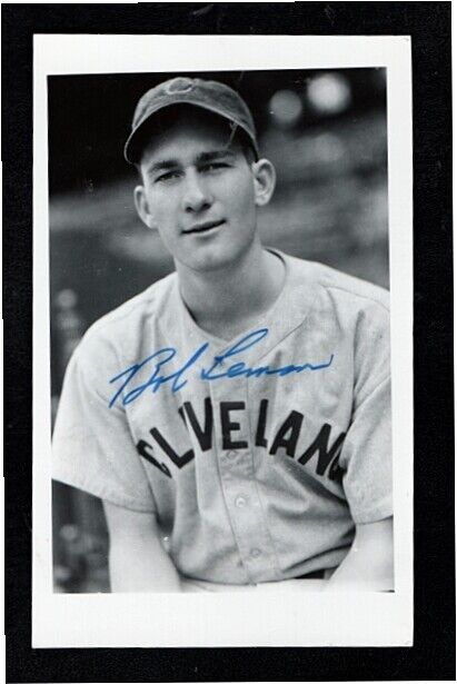 1948 BOB LEMON-CLEVELAND INDIANS AUTOGRAPHED BRACE POSTCARD Photo Poster painting-d.2000