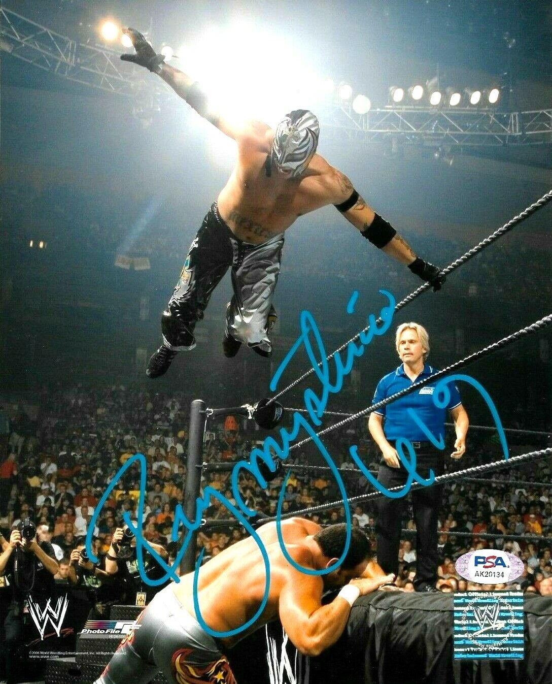 WWE REY MYSTERIO JR HAND SIGNED AUTOGRAPHED 8X10 Photo Poster painting WITH PROOF AND PSA COA 5